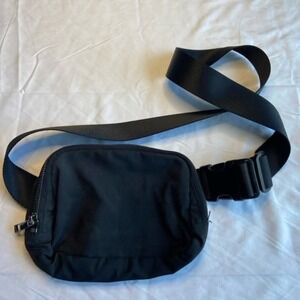 Ododos Black Nylon Fanny Pack Belt‎ Bag Adjustable Strap Zip Pouch Travel